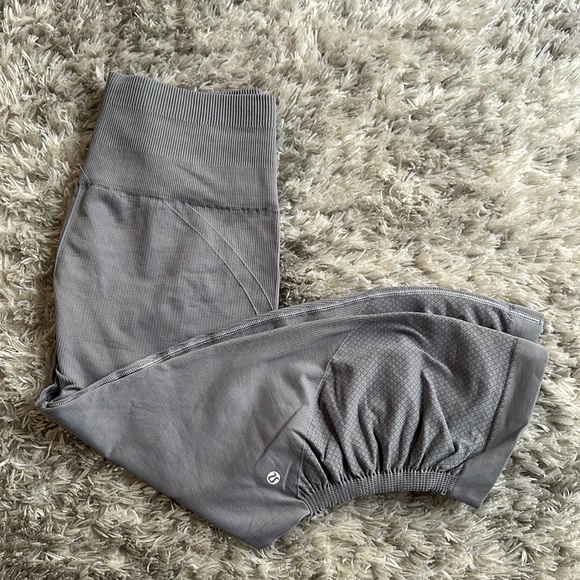 Lululemon Cropped Leggings - Picture 2 of 2